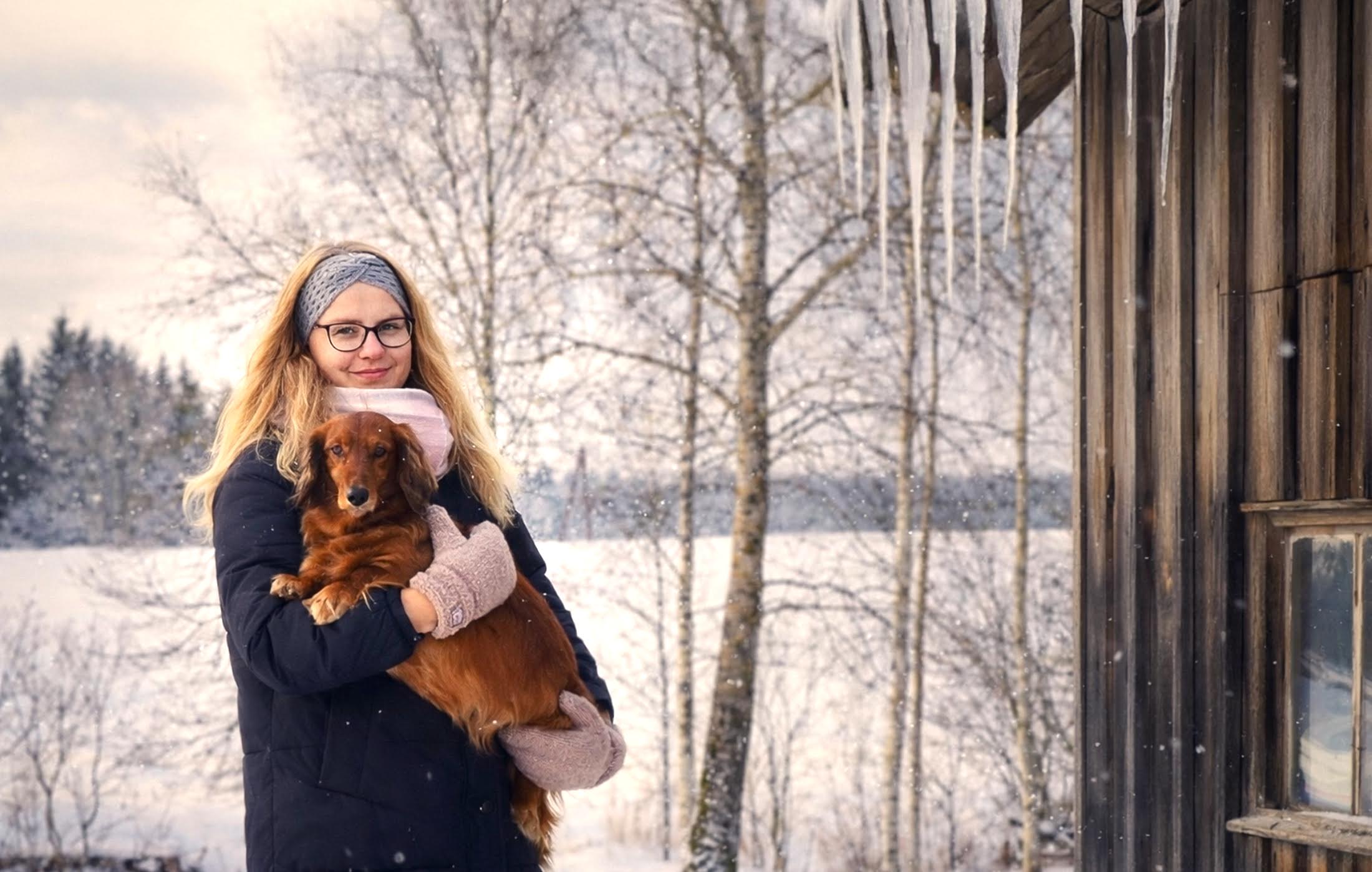 Merilin Vunder tõdeb, et kõik tema lapsepõlve lemmikloomad on tulnud tema ellu kuidagi juhuslikult ning lihtsalt leidnud tee nende pere juurde. Praegu on Vunderil isiklik seitsmeaastane taks Lola, kes jagab samasuguseid kooskasvamisrõõme peretütrega, nagu olid Vunderil lapsepõlves. Foto: AIGAR NAGEL
